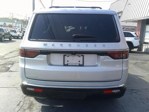 Silver Zynith 2023 Jeep Wagoneer Series I 4x4
