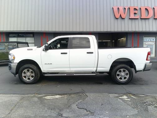 2024 RAM 2500 Big Horn Crew Cab 4x4 6'4' Box