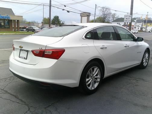Summit White 2017 Chevrolet Malibu 1LT