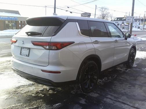 2022 Mitsubishi Outlander Black Edition S-AWC