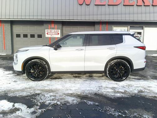 2022 Mitsubishi Outlander Black Edition S-AWC