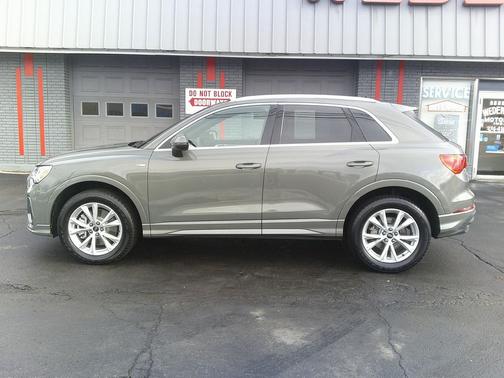 2025 Audi Q3 Premium 45 TFSI S line quattro Tiptronic