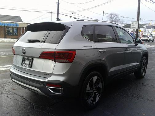 2024 Volkswagen Taos 1.5T SE