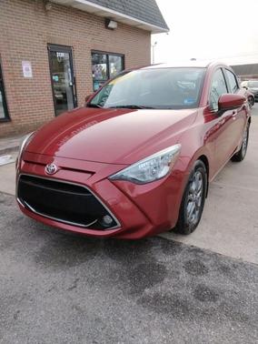2020 Toyota Yaris Sedan LE