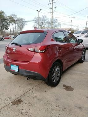 2020 Toyota Yaris Sedan LE