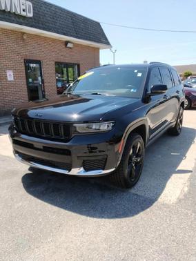 Diamond Black Crystal Pearlcoat 2023 Jeep Grand Cherokee L Altitude