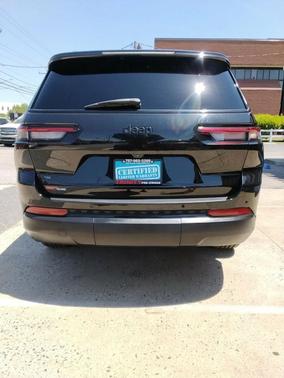 Diamond Black Crystal Pearlcoat 2023 Jeep Grand Cherokee L Altitude