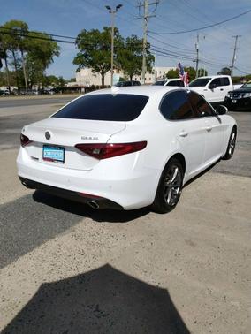 Trofeo White Tri-Coat 2017 Alfa Romeo Giulia Base