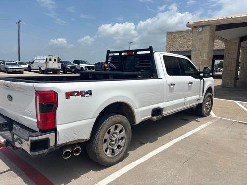 Oxford White 2024 Ford F-350 Lariat