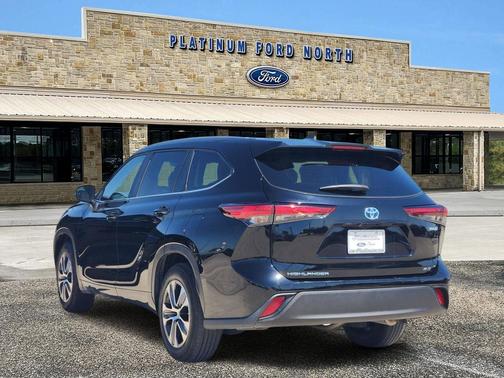 2023 Toyota Highlander Hybrid XLE