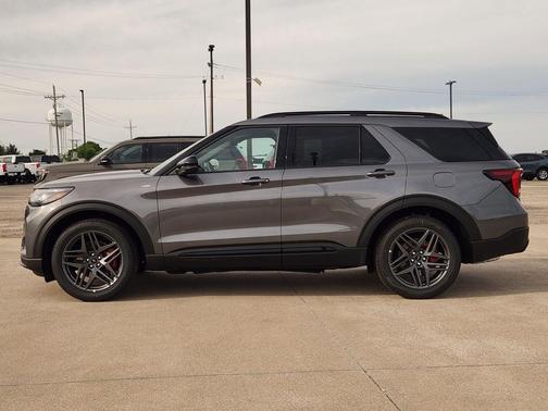 Carbonized Gray Metallic 2026 Ford Explorer ST-Line