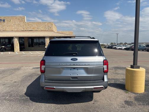 ICONIC SILVER METALLIC 2024 Ford Expedition Max XLT
