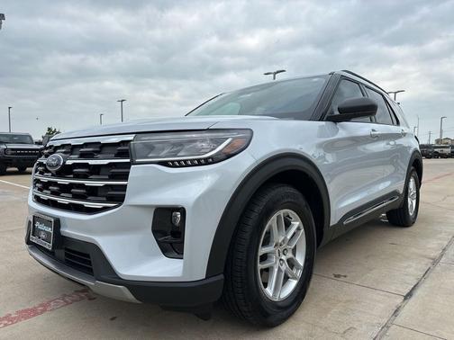 SPACE WHITE METALLIC 2025 Ford Explorer Active