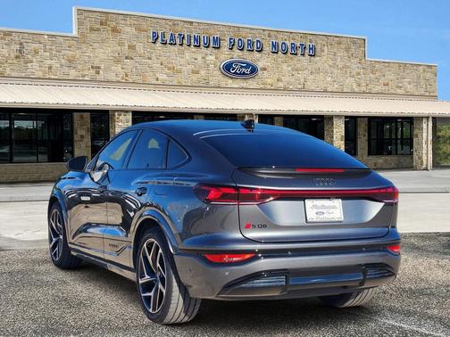 2025 Audi SQ6 e-tron Premium Plus