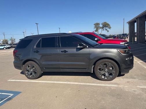 2018 Ford Explorer Sport