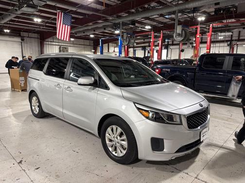 2015 Kia Sedona LX