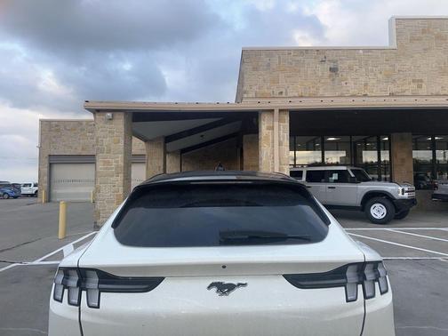 STAR WHITE MET TRI-COAT 2023 Ford Mustang Mach-E Premium