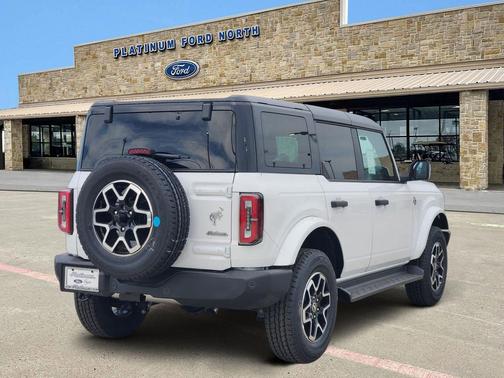 OXFORD WHITE 2026 Ford Bronco Outer Banks
