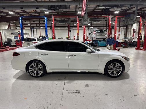 2018 INFINITI Q70L 3.7 LUXE
