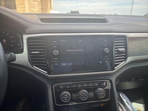 Pure White 2019 Volkswagen Atlas 3.6L SEL Premium