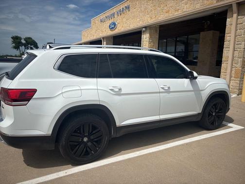 Pure White 2019 Volkswagen Atlas 3.6L SEL Premium