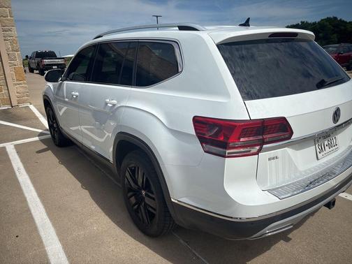 Pure White 2019 Volkswagen Atlas 3.6L SEL Premium
