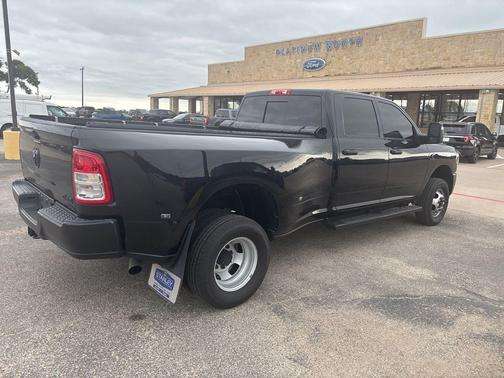 Diamond Black Crystal Pearlcoat 2024 RAM 3500 Tradesman Crew Cab 4x4 8' Box