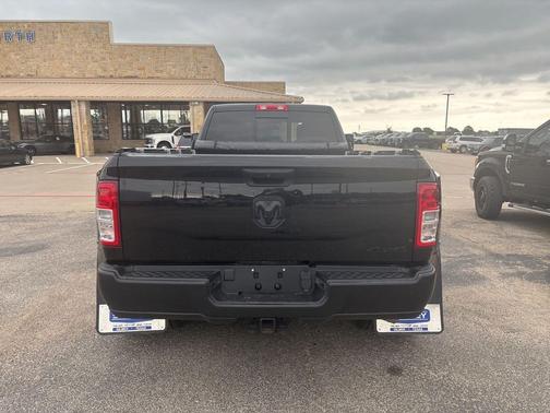 Diamond Black Crystal Pearlcoat 2024 RAM 3500 Tradesman Crew Cab 4x4 8' Box
