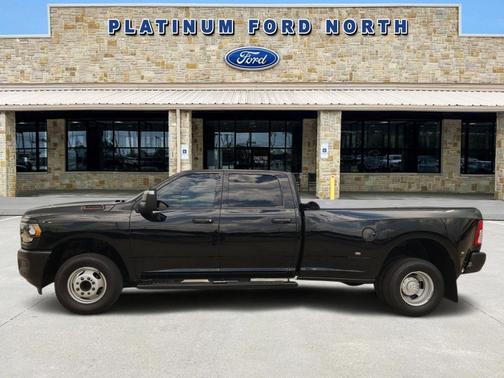 Diamond Black Crystal Pearlcoat 2024 RAM 3500 Tradesman Crew Cab 4x4 8' Box