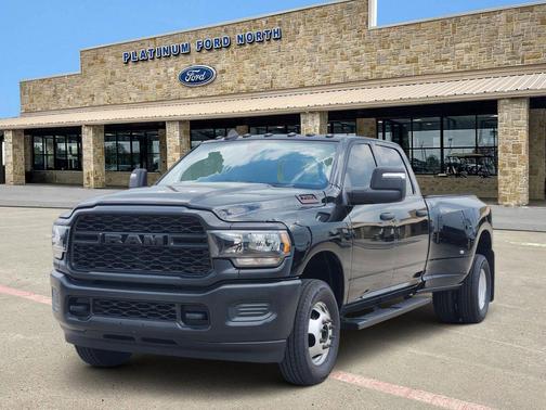 Diamond Black Crystal Pearlcoat 2024 RAM 3500 Tradesman Crew Cab 4x4 8' Box