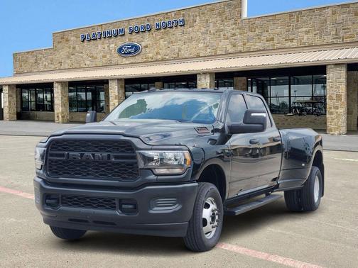 Diamond Black Crystal Pearlcoat 2024 RAM 3500 Tradesman Crew Cab 4x4 8' Box