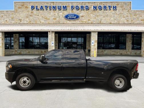 Diamond Black Crystal Pearlcoat 2024 RAM 3500 Tradesman Crew Cab 4x4 8' Box