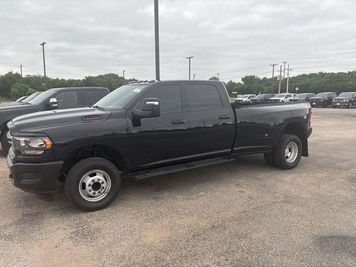 Diamond Black Crystal Pearlcoat 2024 RAM 3500 Tradesman Crew Cab 4x4 8' Box