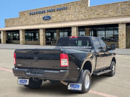 Diamond Black Crystal Pearlcoat 2024 RAM 3500 Tradesman Crew Cab 4x4 8' Box