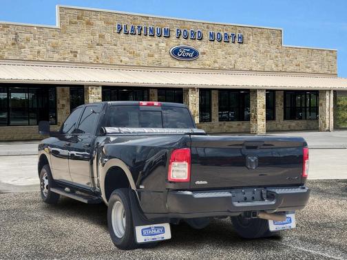 Diamond Black Crystal Pearlcoat 2024 RAM 3500 Tradesman Crew Cab 4x4 8' Box