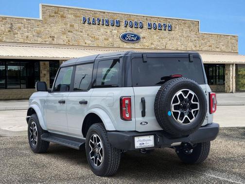 Avalanche Gray 2026 Ford Bronco Outer Banks