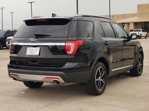 SHADOW BLACK 2016 Ford Explorer XLT