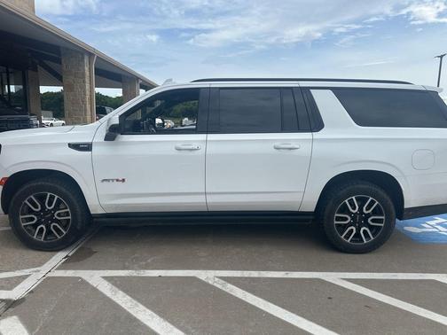Summit White 2023 GMC Yukon XL 4WD AT4