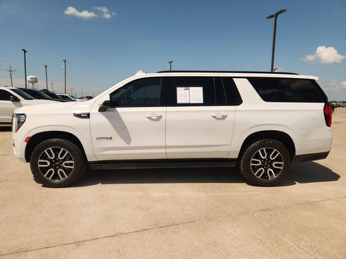 Summit White 2023 GMC Yukon XL 4WD AT4