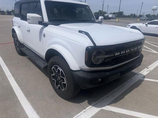 OXFORD WHITE 2025 Ford Bronco Outer Banks