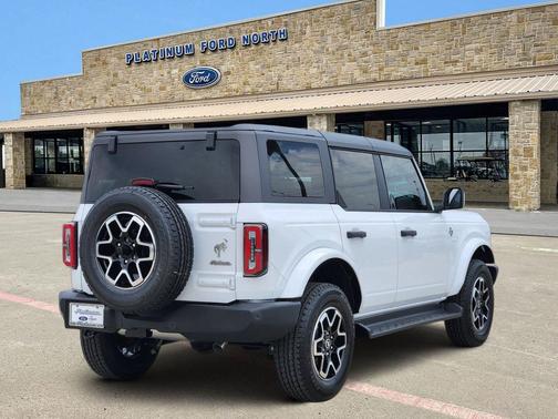 Oxford White 2026 Ford Bronco Outer Banks