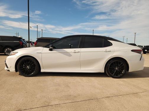 Wind Chill Pearl/Midnight Black Metallic 2021 Toyota Camry XSE
