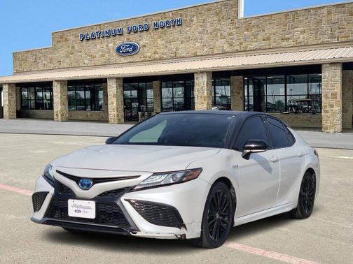 Wind Chill Pearl/Midnight Black Metallic 2021 Toyota Camry XSE
