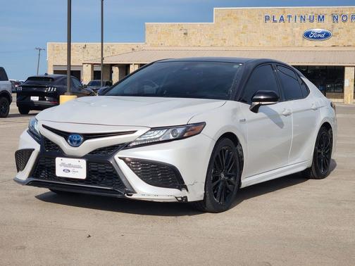 Wind Chill Pearl/Midnight Black Metallic 2021 Toyota Camry XSE