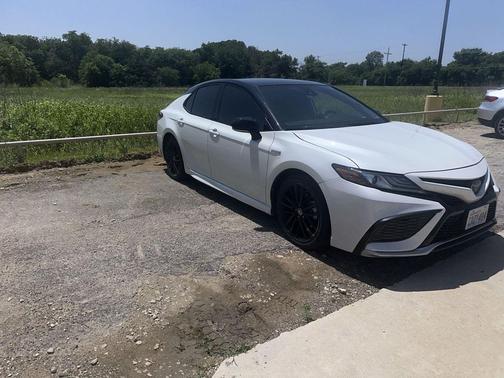 Wind Chill Pearl/Midnight Black Metallic 2021 Toyota Camry XSE