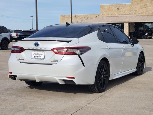 Wind Chill Pearl/Midnight Black Metallic 2021 Toyota Camry XSE