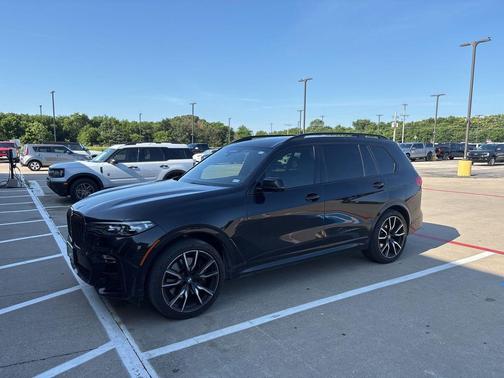 Black Sapphire Metallic 2022 BMW X7 xDrive40i