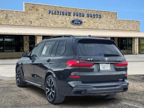 Black Sapphire Metallic 2022 BMW X7 xDrive40i