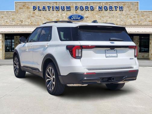 Star White Metallic Tri-Coat 2026 Ford Explorer ST-Line