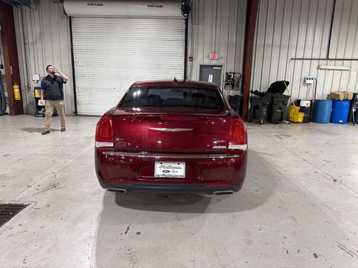 2017 Chrysler 300 Limited